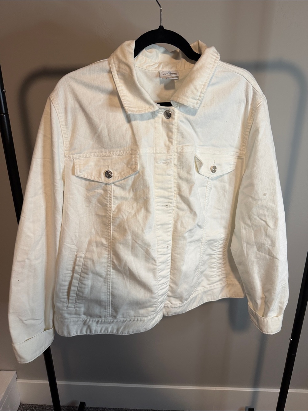 Jaclyn Smith White Denim Jacket - Classic Trucker Style